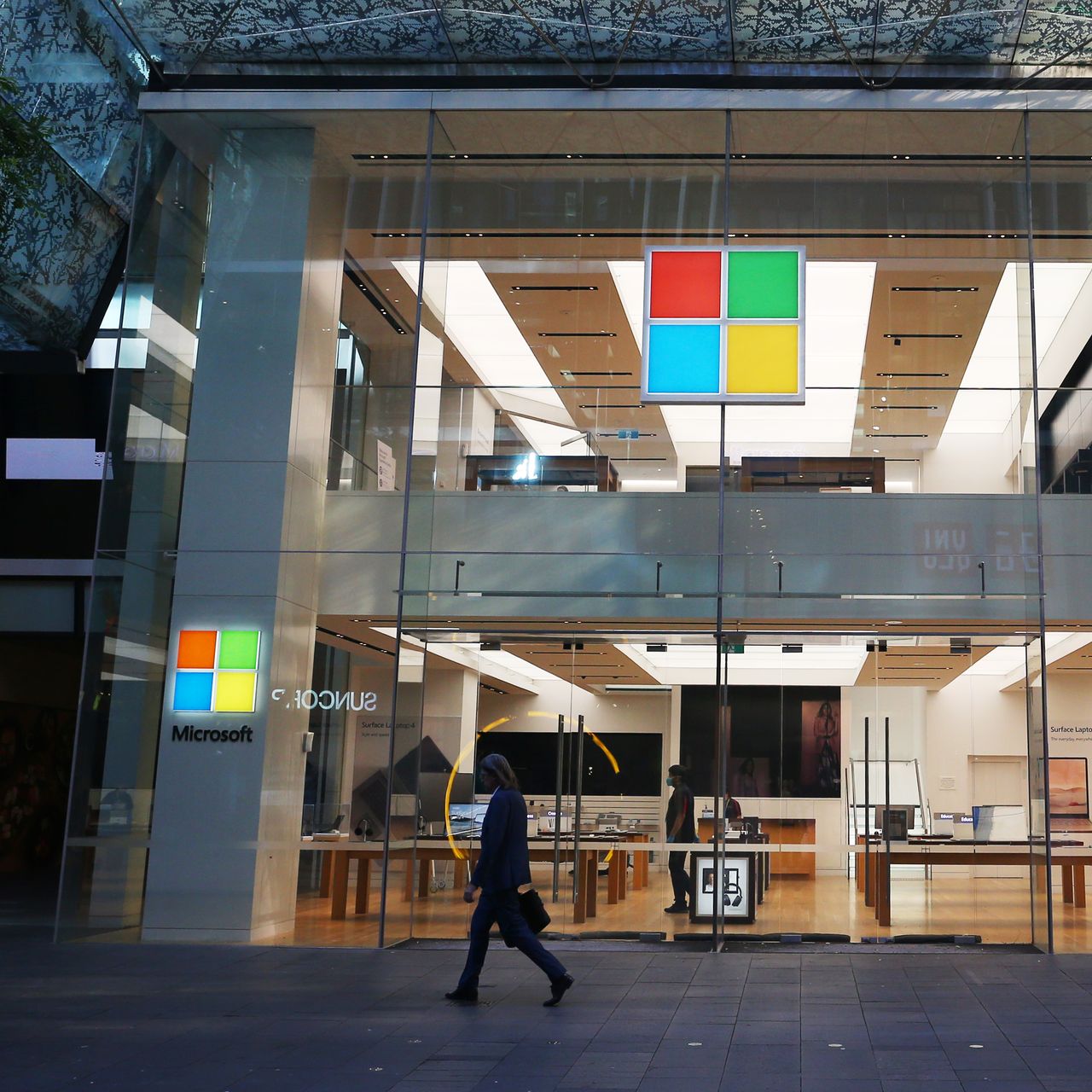 Microsoft Corp. sẽ làm chậm việc tuyển dụng trong các bộ phận Windows và Office cũng như các nhóm phần mềm trò chuyện và hội nghị Teams, phó chủ tịch điều hành các sản phẩm đó cho biết trong một email gửi nhân viên các bộ phận. Ảnh: @AFP.