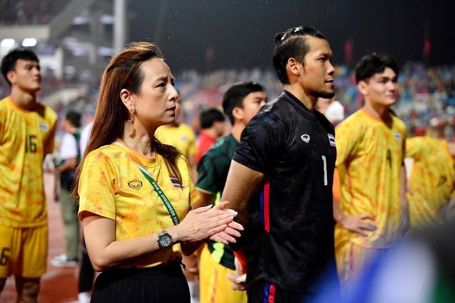 &quot;Madam Pang đừng ném tiền vào bóng đá Thái Lan nữa&quot; - Ảnh 1.