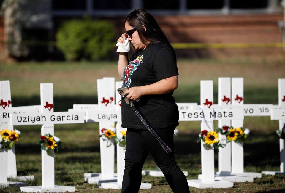 Update details of the horrific Texas elementary school shooting different from the initial information of the police?  - Photo 1.