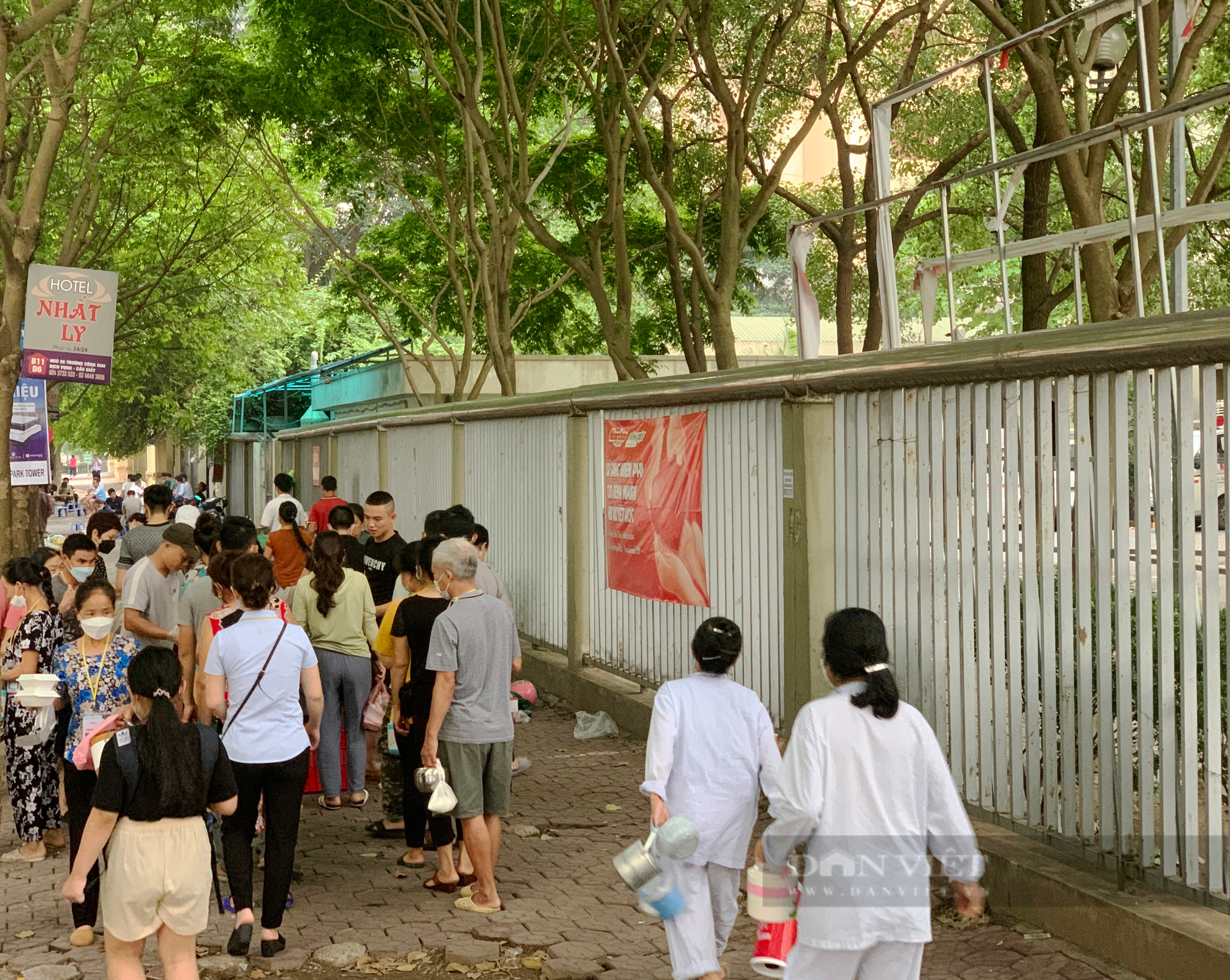 Báo Dân Việt tiếp tục hỗ trợ 1000 bệnh nhân nghèo bữa sáng miễn phí  - Ảnh 1.