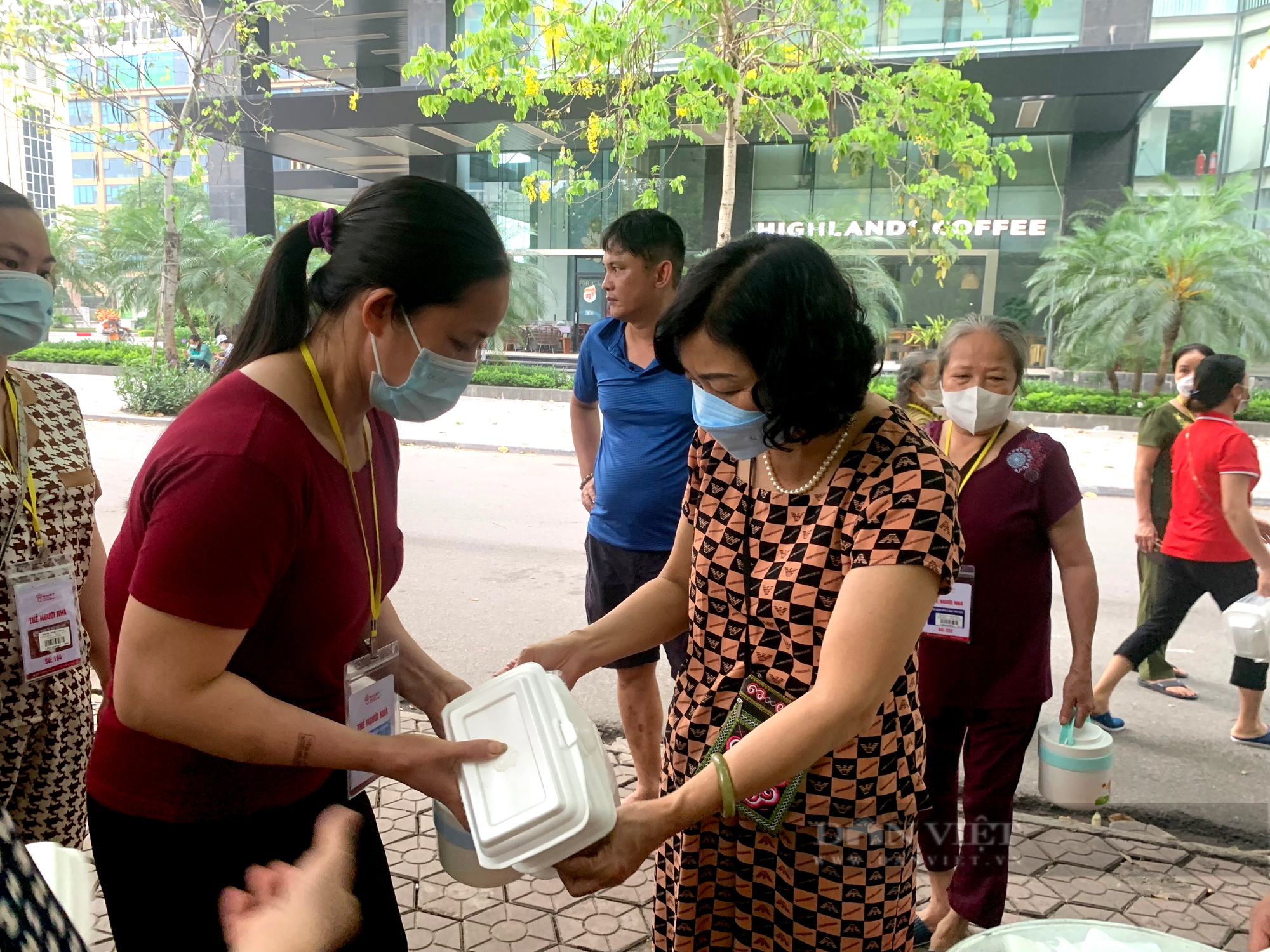 Báo Dân Việt tiếp tục hỗ trợ 1000 bệnh nhân nghèo bữa sáng miễn phí  - Ảnh 8.