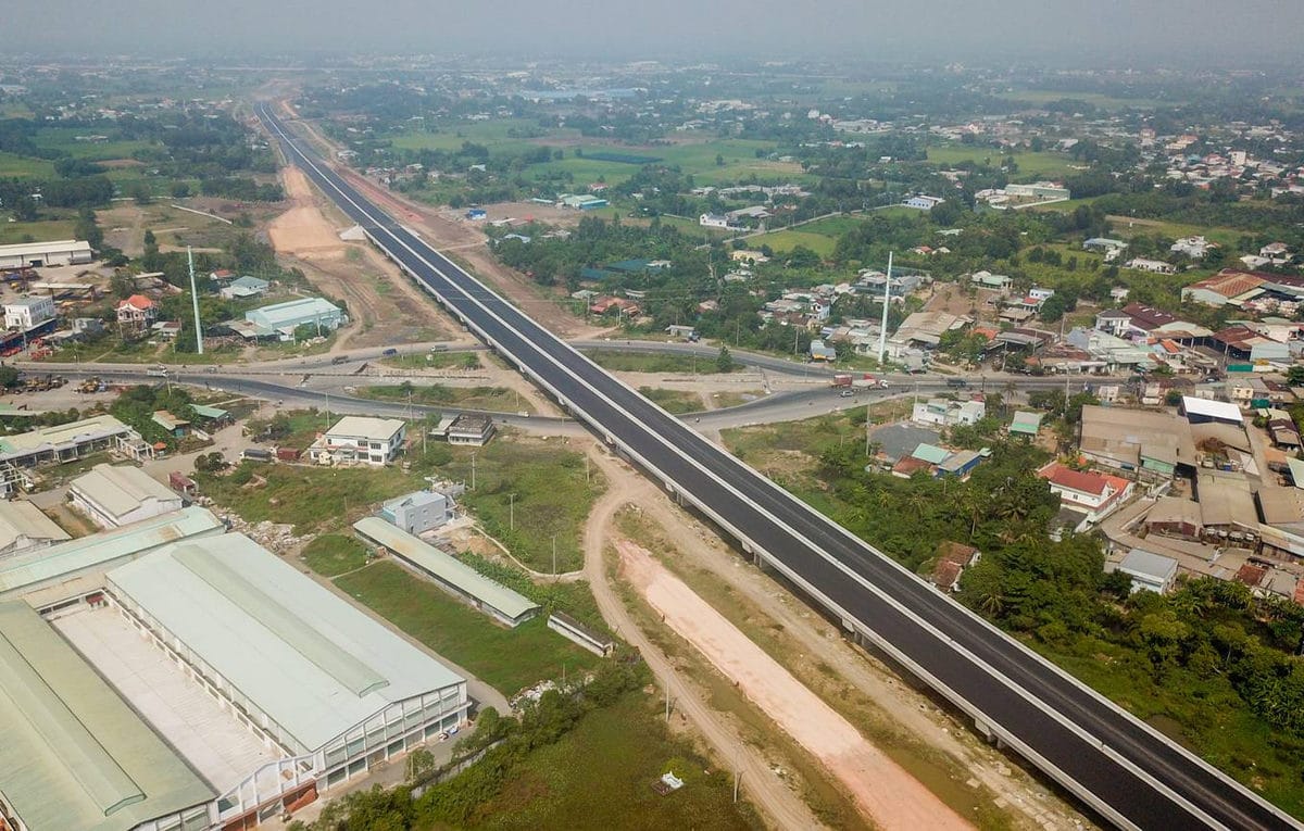 Cao tốc Bến Lức – Long Thành tiếp tục chậm tiến độ vì thiếu mặt bằng - Ảnh 1.