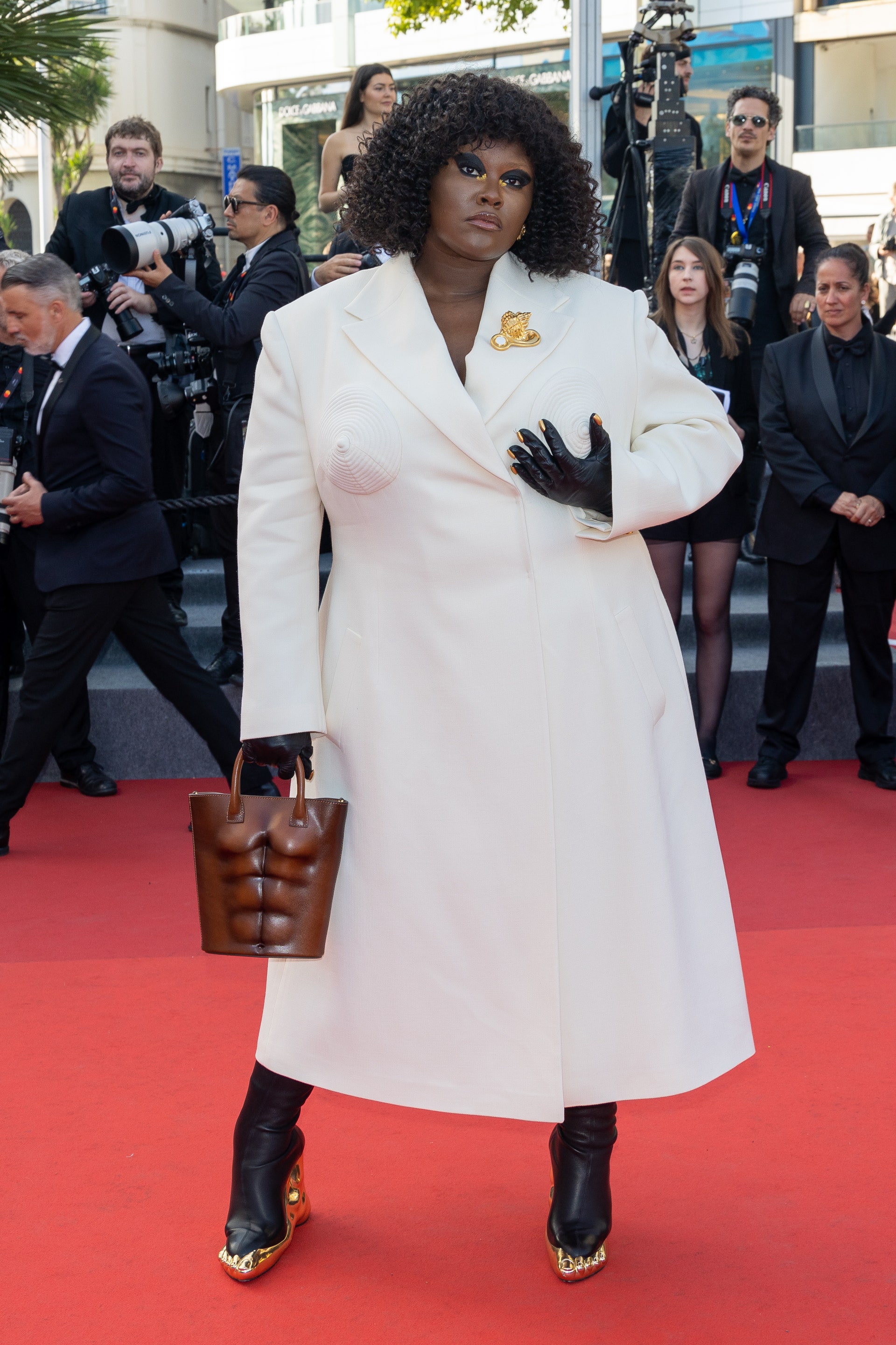 12 bộ trang phục &quot;kỳ quặc&quot; nhất LHP Cannes - Ảnh 3.