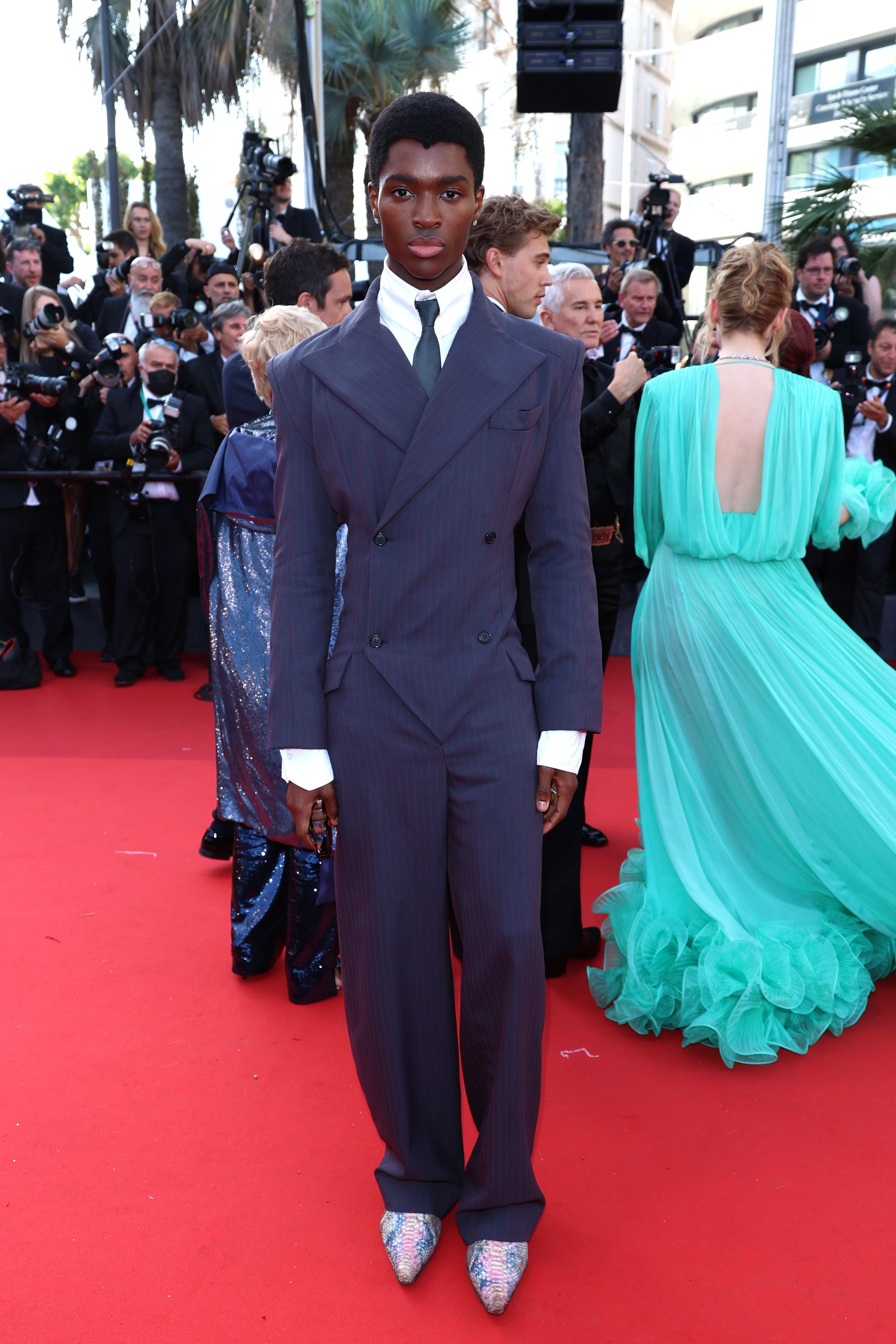 12 bộ trang phục &quot;kỳ quặc&quot; nhất LHP Cannes - Ảnh 11.