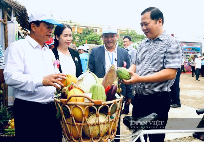 Bí thư, Chủ tịch ở 'thủ phủ cây ăn quả' Hoài Ân giúp nông dân quảng bá nông sản  - Ảnh 5.