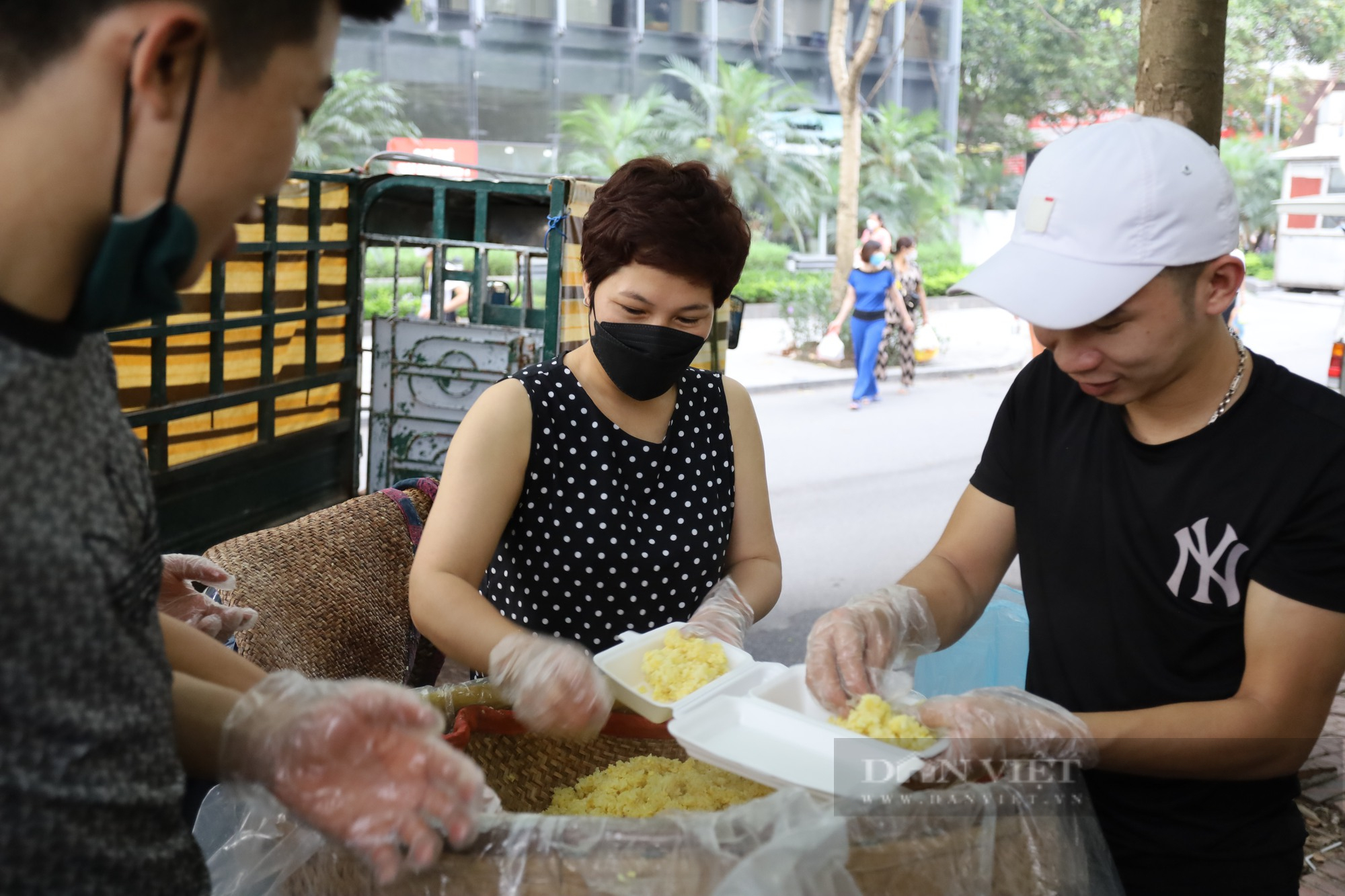 Báo Dân Việt tiếp tục hỗ trợ 1000 bệnh nhân nghèo bữa sáng miễn phí  - Ảnh 3.