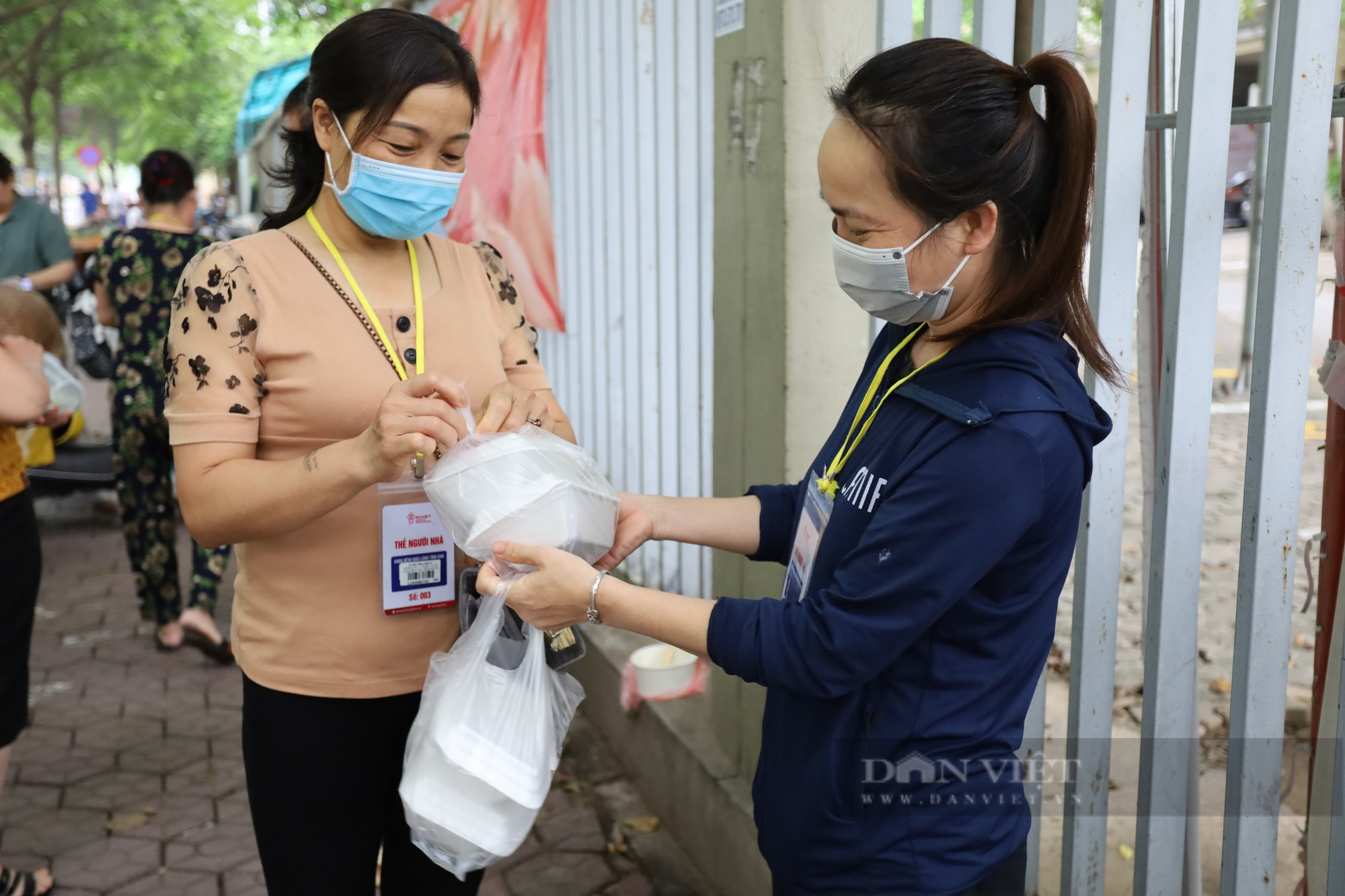 Báo Dân Việt tiếp tục hỗ trợ 1000 bệnh nhân nghèo bữa sáng miễn phí  - Ảnh 11.