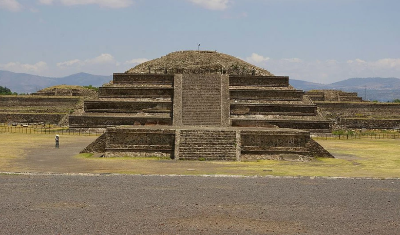 Mercury river under the pyramid: 