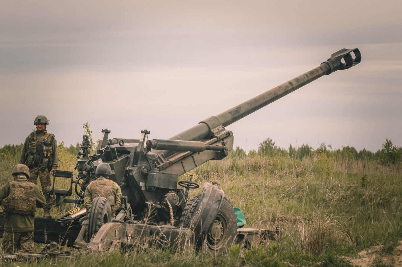 Ukraine khoe đưa lựu pháo FH70 cực mạnh ra chiến trường 'đọ sức' với quân Nga - Ảnh 3.
