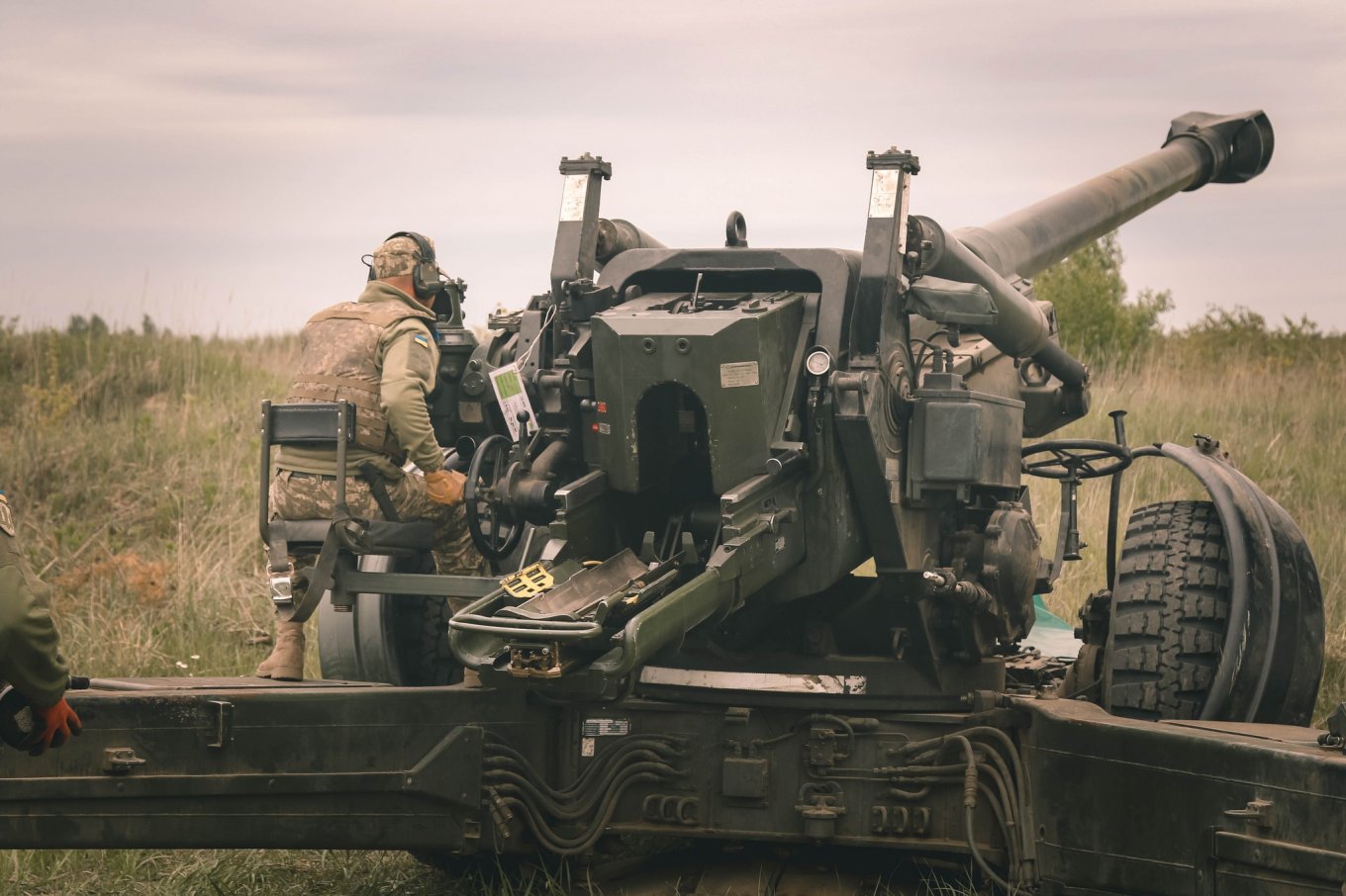 Ukraine khoe đưa lựu pháo FH70 cực mạnh ra chiến trường 'đọ sức' với quân Nga - Ảnh 2.