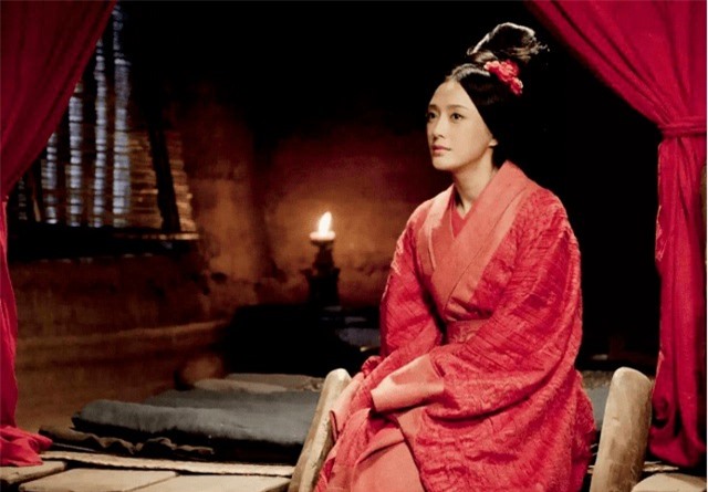Why did ancient Chinese women often carry pillows when they had an affair?  - Photo 2.