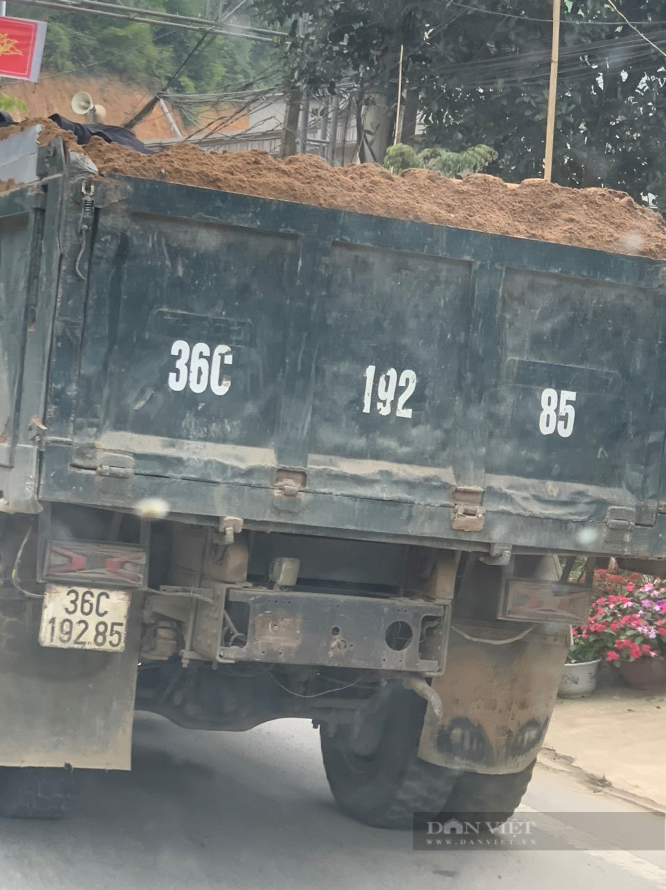 Quan Son (Thanh Hoa): Sand bandits blatantly gouged the Lo River - Photo 6.