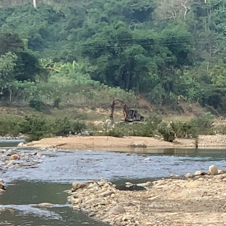 Quan Son (Thanh Hoa): Sand bandits blatantly gouged the Lo River - Photo 2.