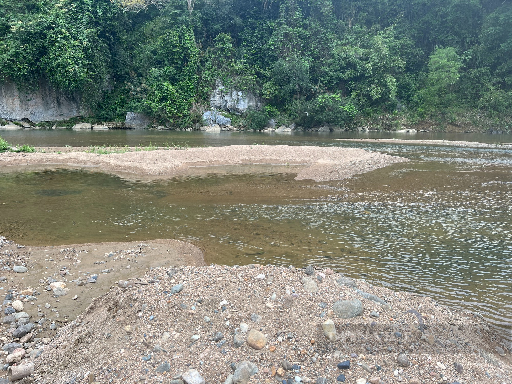 Quan Son (Thanh Hoa): Sand bandits blatantly gouged the Lo River - Photo 5.