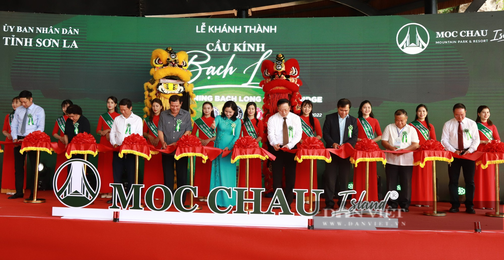 Cầu kính Bạch Long Mộc Châu (Sơn La) được công nhận cầu kính dài nhất thế giới - Ảnh 2.