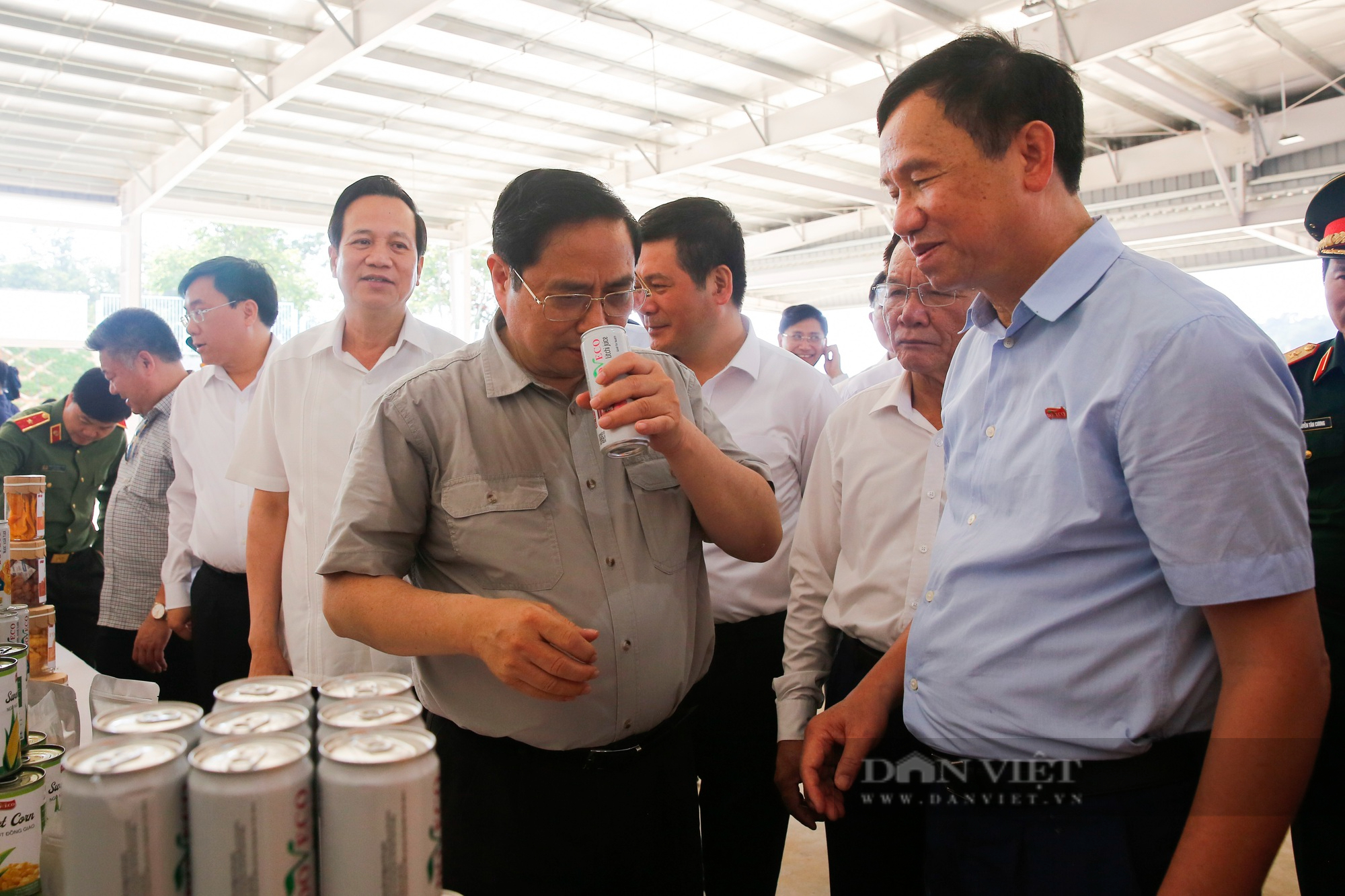 Thủ tướng Phạm Minh Chính thăm mô hình sản xuất nông nghiệp tiêu biểu tại Sơn La - Ảnh 9.