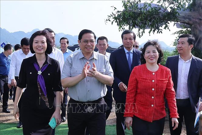 Thủ tướng Phạm Minh Chính dự lễ khởi công tổ hợp “Thiên đường sữa Mộc Châu” - Ảnh 1.