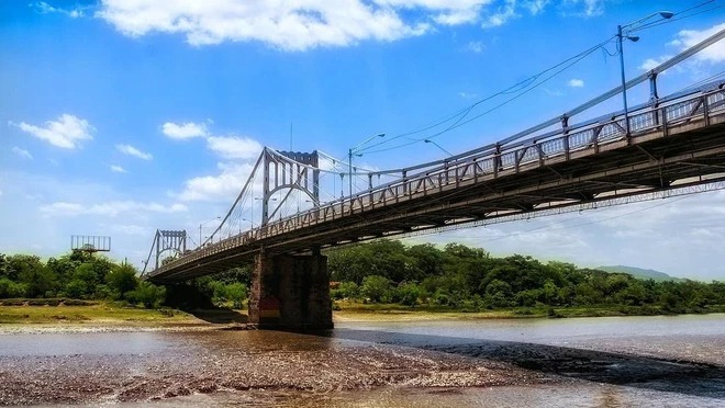 The world's most useless bridge: Perfectly beautiful, but only for... viewing - Photo 1.