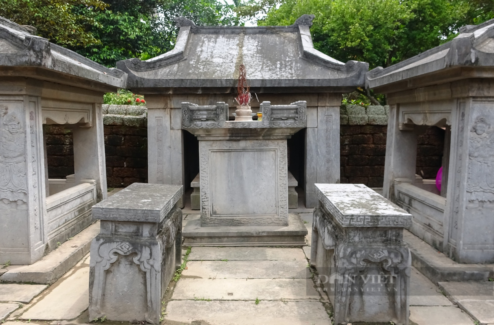 Lăng mộ cổ bằng đá xanh tồn tại gần 300 năm tuổi ở Hà Nội - Ảnh 3.