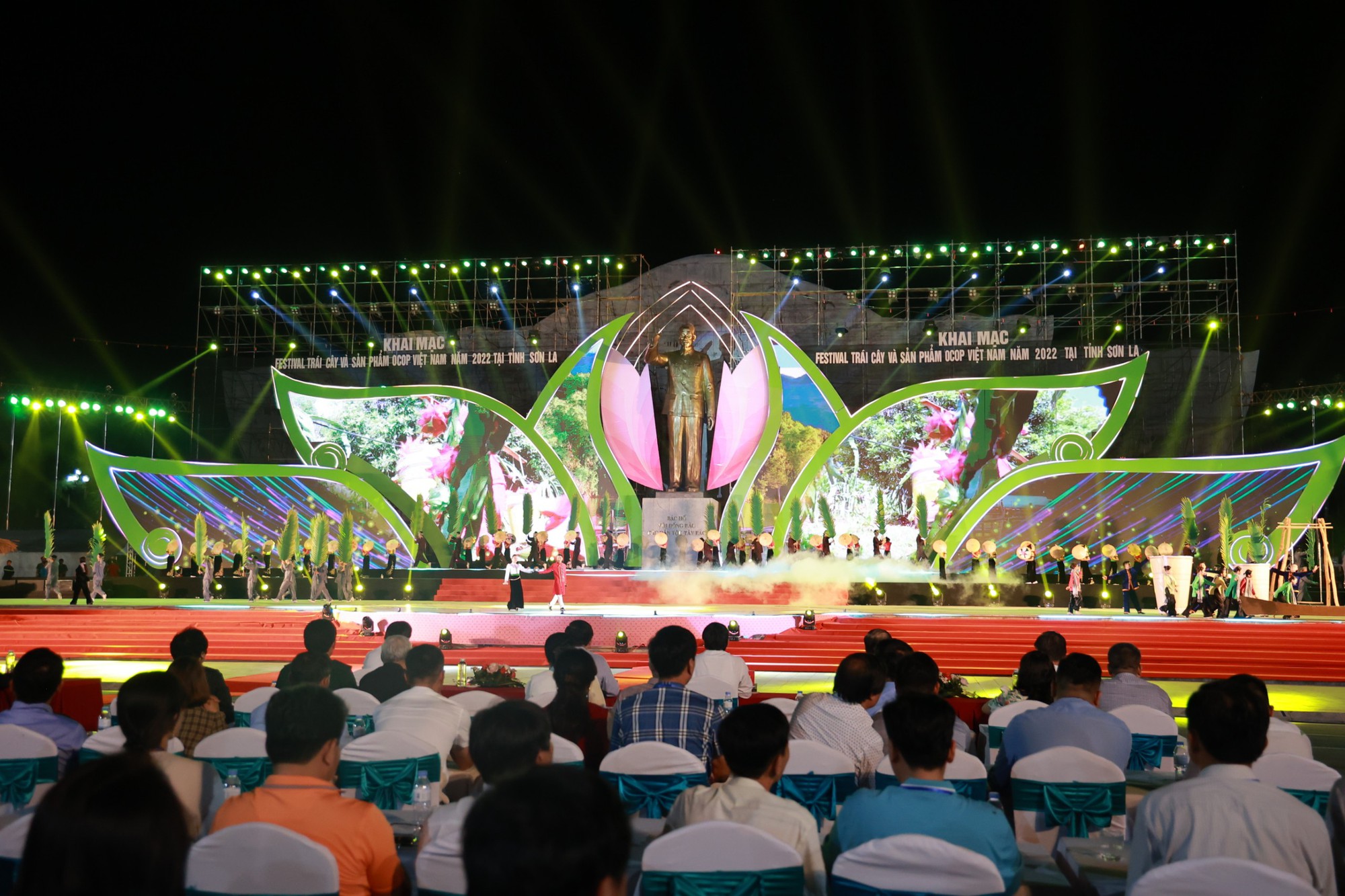 Thủ tướng Chính phủ Phạm Minh Chính dự lễ khai mạc Festival trái cây và sản phẩm OCOP năm 2022 - Ảnh 2.