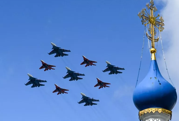 Ukraine revealed a fierce air battle with Russia, MiG-29 shot down a Su-35 fighter - Photo 1.