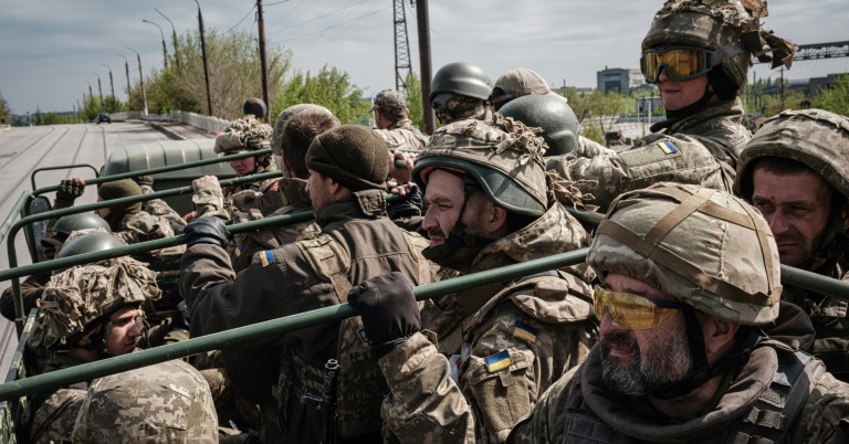 Ukraine opens the way for troops to withdraw from the last stronghold in Luhansk to avoid being surrounded by Russia