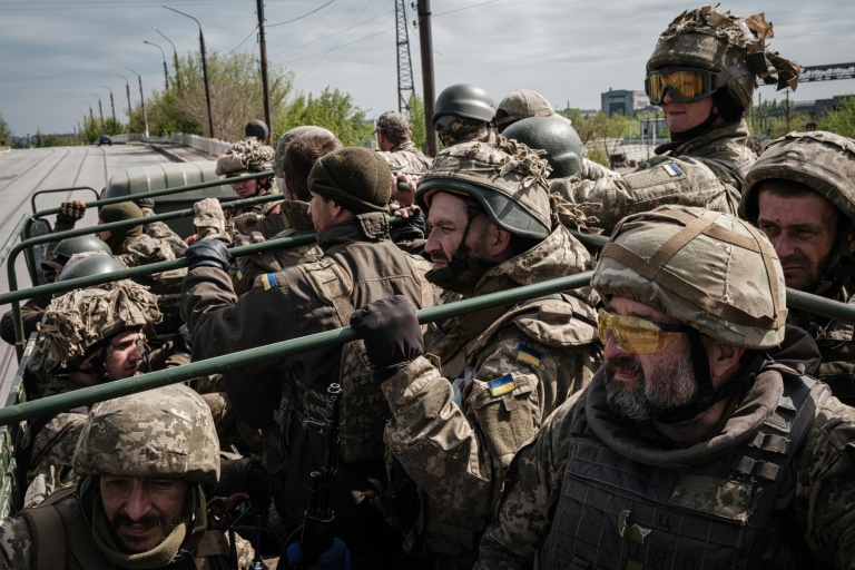 Ukraine cho phép quân đội rút khỏi thành trì cuối cùng ở Luhansk để tránh bị Nga bao vây - Ảnh 1.