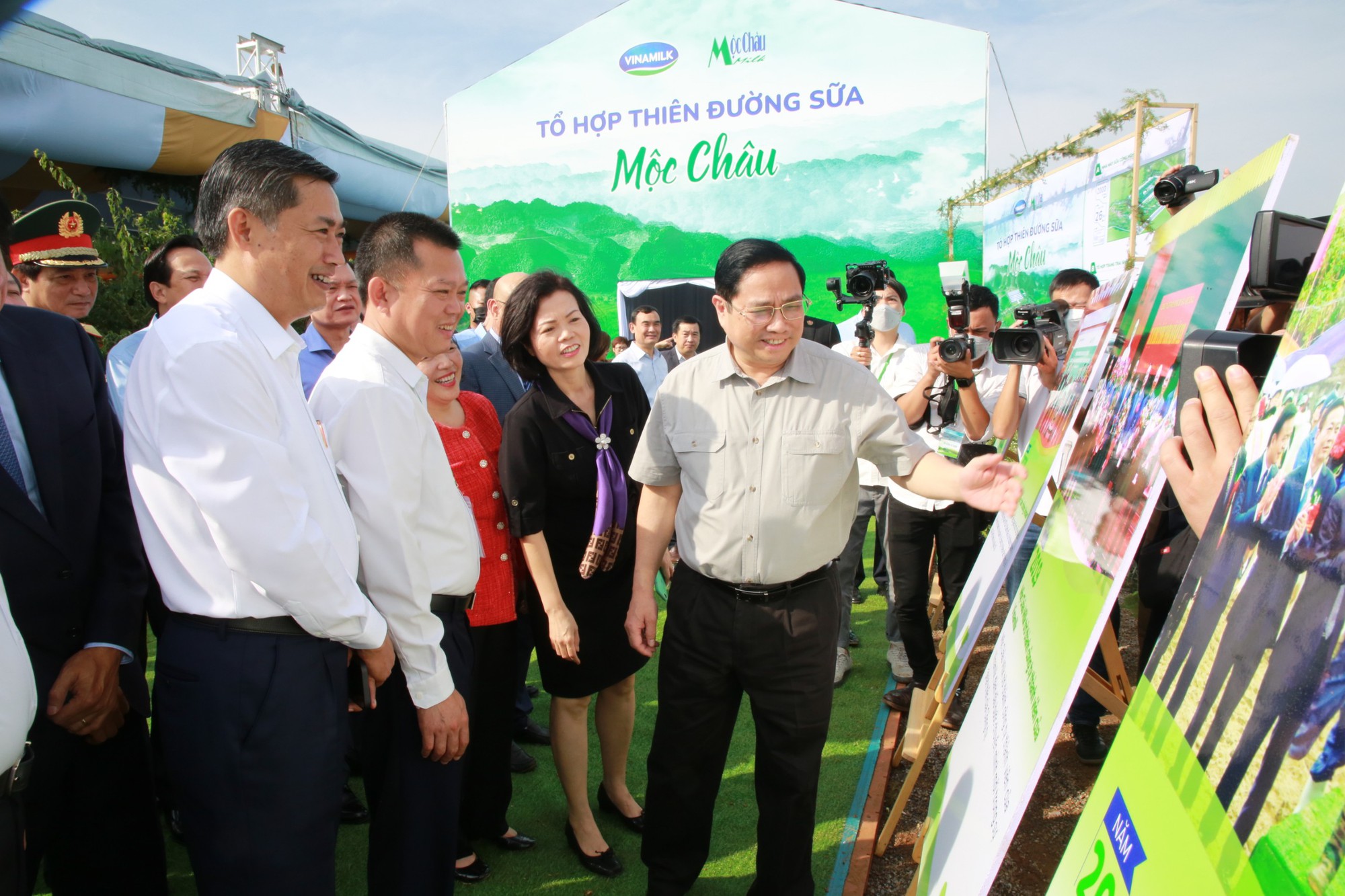 Thủ tướng Phạm Minh Chính dự Lễ khởi công Dự án Tổ hợp thiên đường sữa Mộc Châu - Ảnh 6.