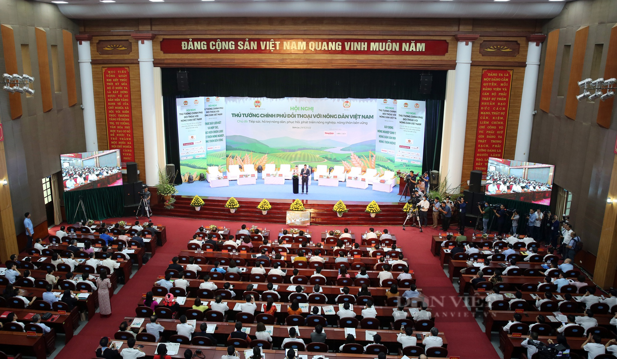 Hình ảnh Thủ tướng tham dự Hội nghị đối thoại với nông dân Việt Nam lần thứ 4 - Ảnh 1.
