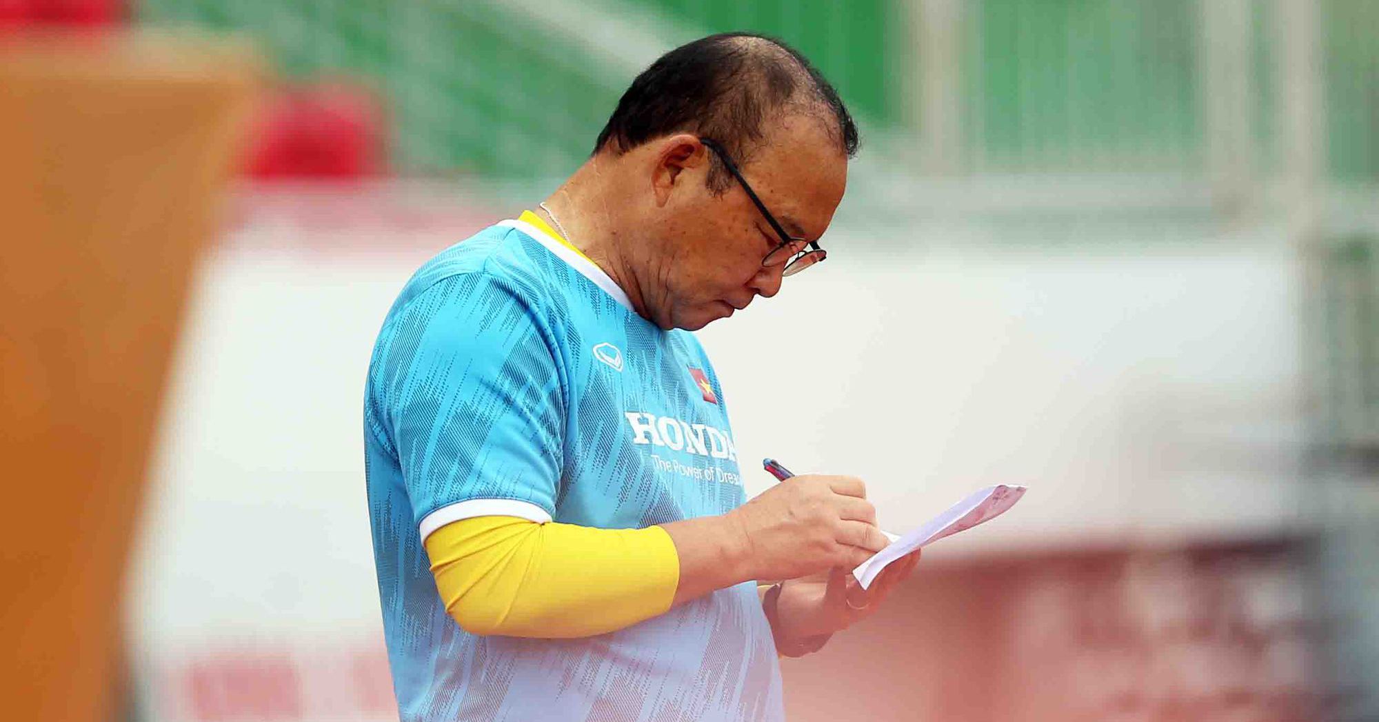 Coach Park Hang-seo ponders during the first training session on Thong Nhat Stadium