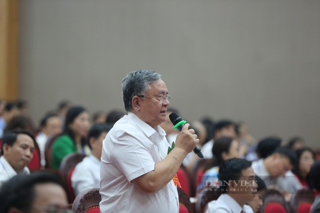 Deputy Governor Dao Minh Tu: 