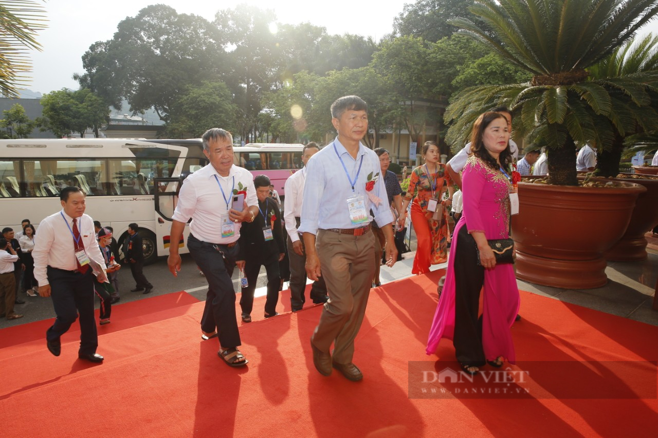 Đông đảo nông dân về dự Hội nghị Thủ tướng đối thoại với tại Sơn La - Ảnh 6.