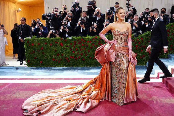 10 bộ váy đẹp nhất Met Gala 2022 - Ảnh 6.