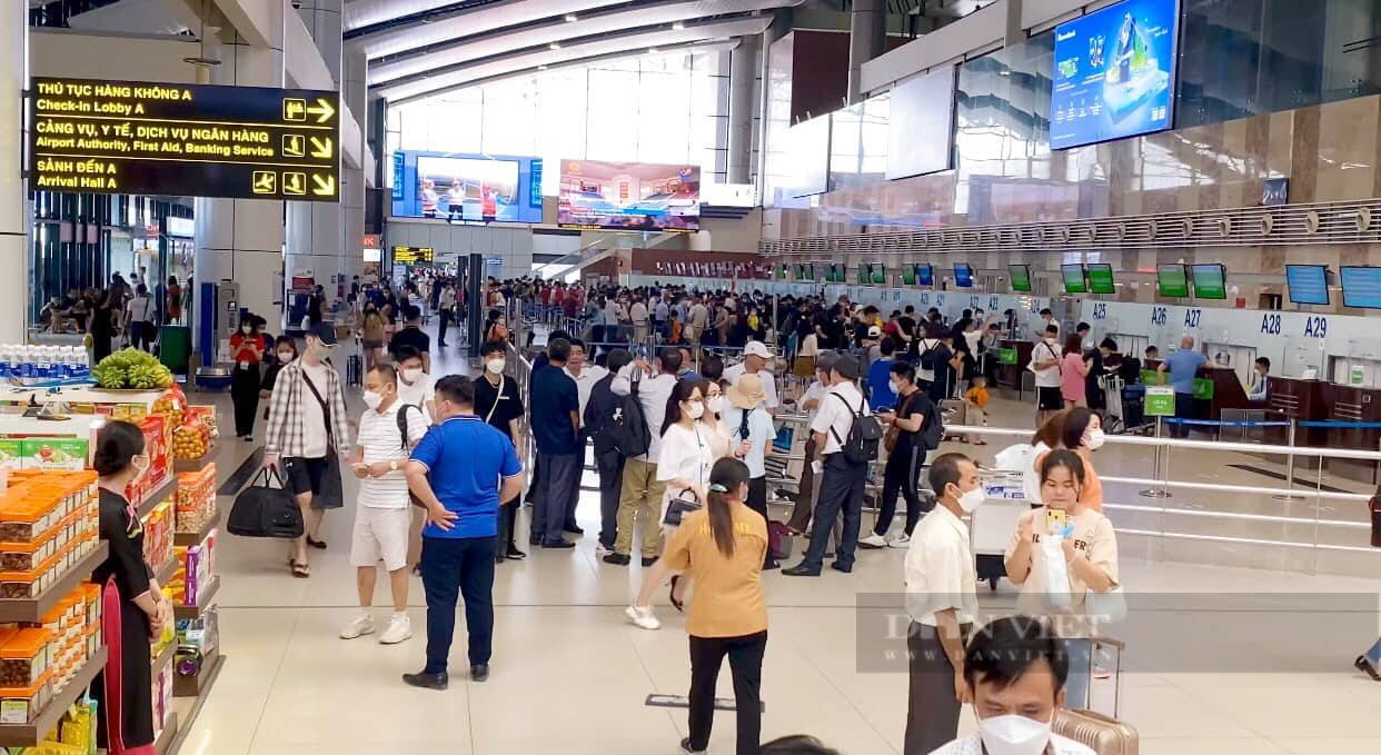 After the holiday April 30 - May 1: Visitors to Noi Bai airport increased - Photo 3.