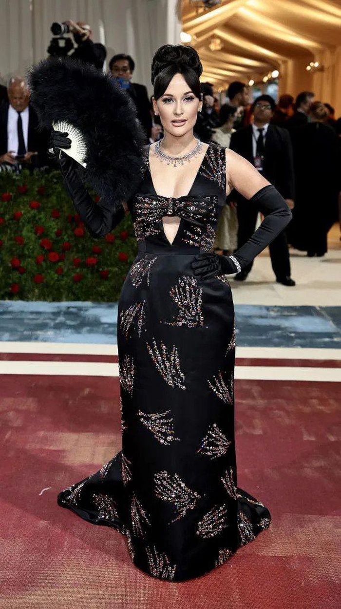 10 bộ váy đẹp nhất Met Gala 2022 - Ảnh 4.