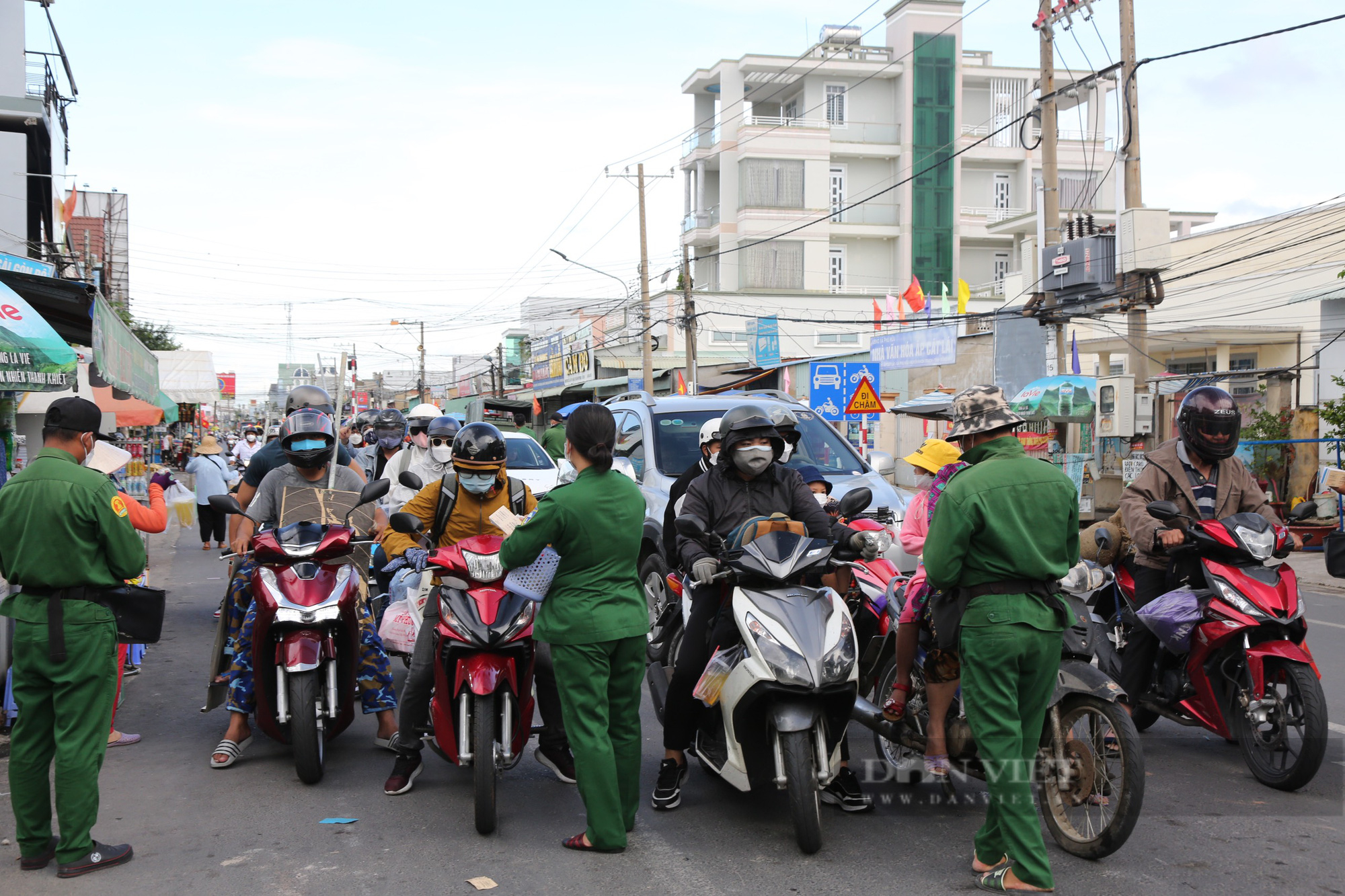 TP.HCM: Phà Cát Lái thông thoáng dòng người đi lại trong ngày cuối dịp nghỉ lễ 30/4 và 1/5 - Ảnh 3.