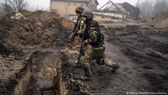Giao tranh ác liệt ở Donbass: Ukraine tuyên bố quân đội Nga cố tiến lên, nhưng gánh nhiều tổn thất - Ảnh 1.