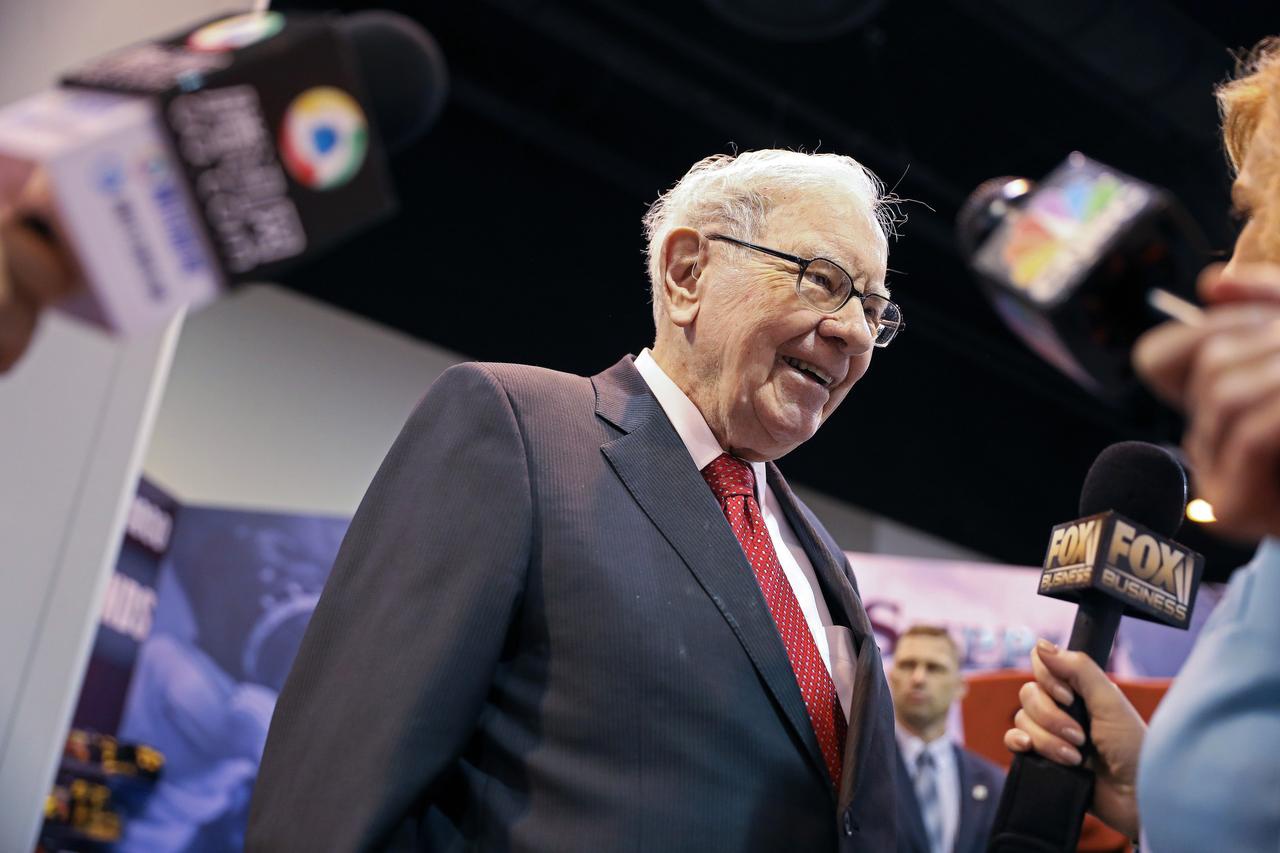 Warren Buffet chi 600 triệu USD 'bắt đáy' cổ phiếu Apple - Ảnh 1.