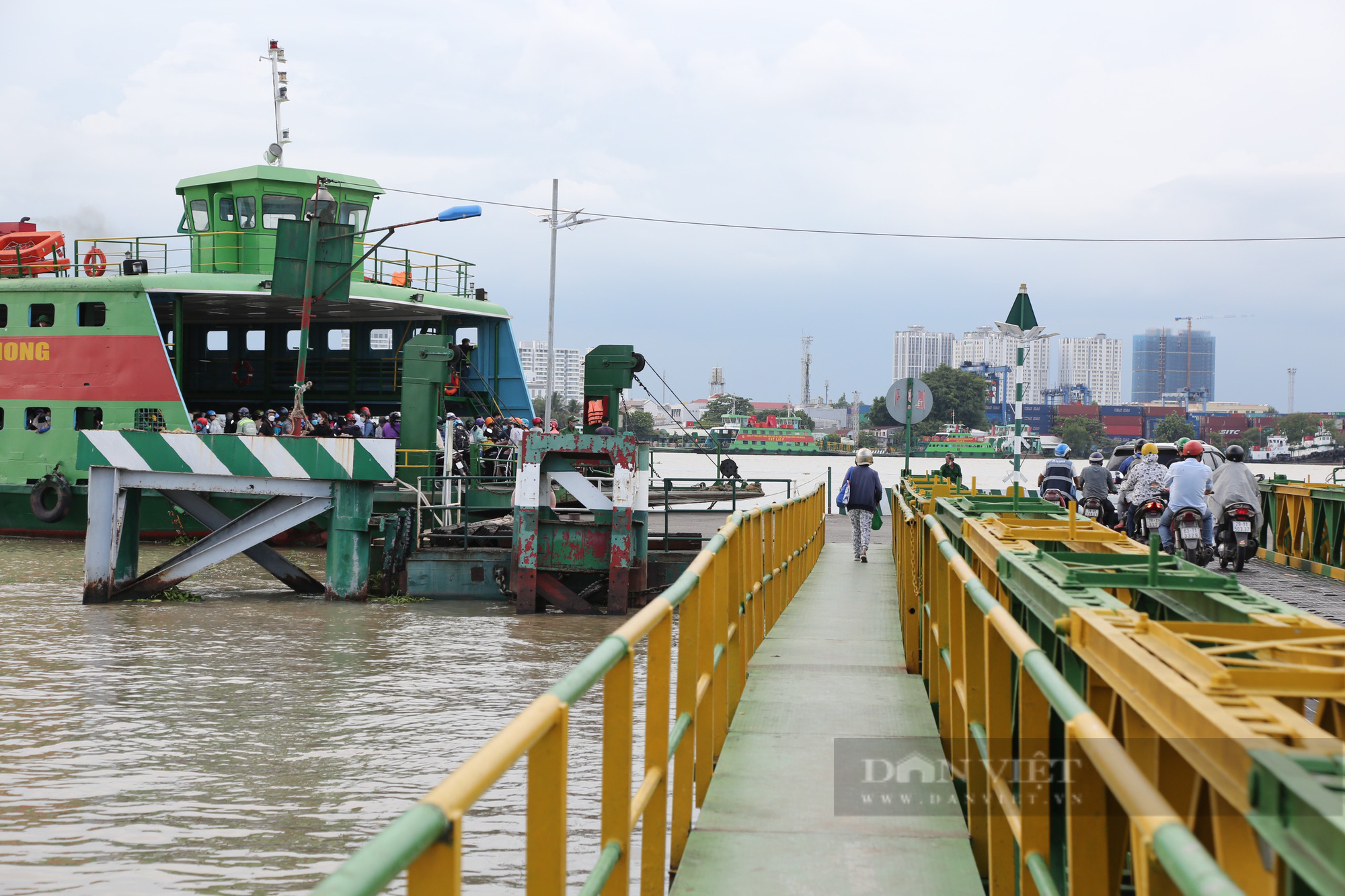 TP.HCM: Phà Cát Lái thông thoáng dòng người đi lại trong ngày cuối dịp nghỉ lễ 30/4 và 1/5 - Ảnh 5.