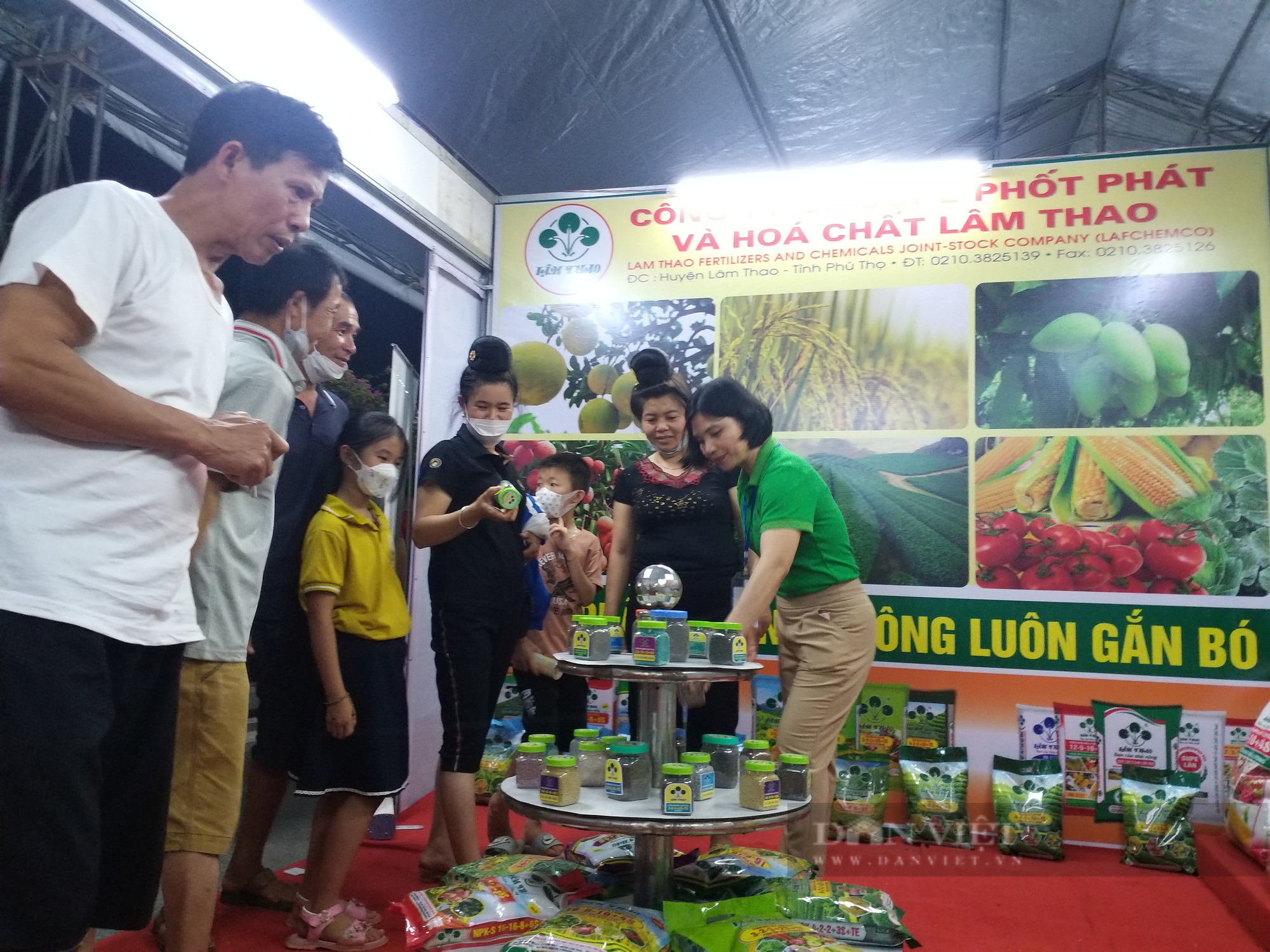 Nông dân ấn tượng với sản phẩm phân &quot;3 nhành cọ xanh&quot; tại Festival trái cây và sản phẩm OCOP Việt Nam 2022 - Ảnh 4.