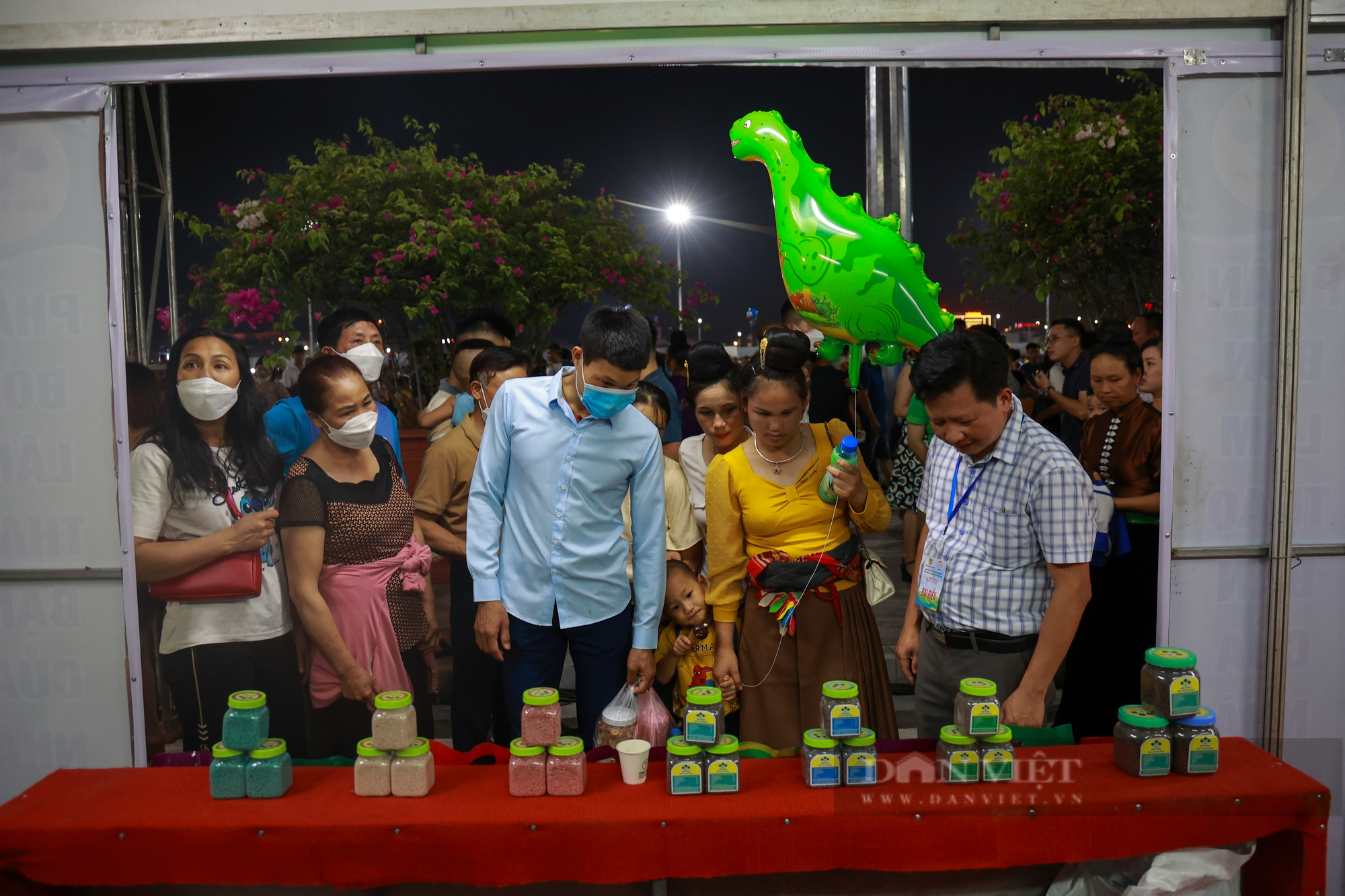 Nông dân ấn tượng với sản phẩm phân &quot;3 nhành cọ xanh&quot; tại Festival trái cây và sản phẩm OCOP Việt Nam 2022 - Ảnh 3.