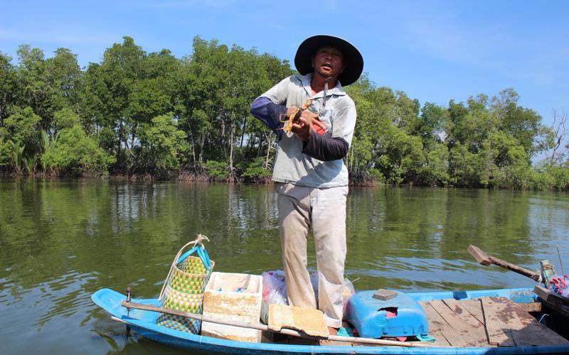 Vì sao nước &quot;quay&quot; xuất hiện ở vùng đất này của Đồng Nai, dân đi bắt cua nước lợ thiên hạ tranh nhau mua?