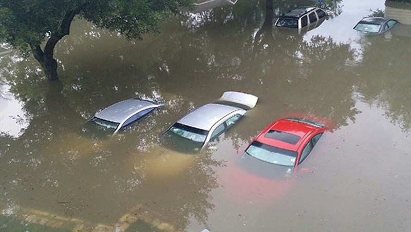 Is it easy to recognize flooded cars?