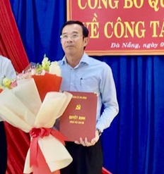Công an Đà Nẵng bắt ông Đàm Quang Hưng nguyên chủ tịch quận Liên Chiểu vì hành vi nhận hối lộ - Ảnh 1.