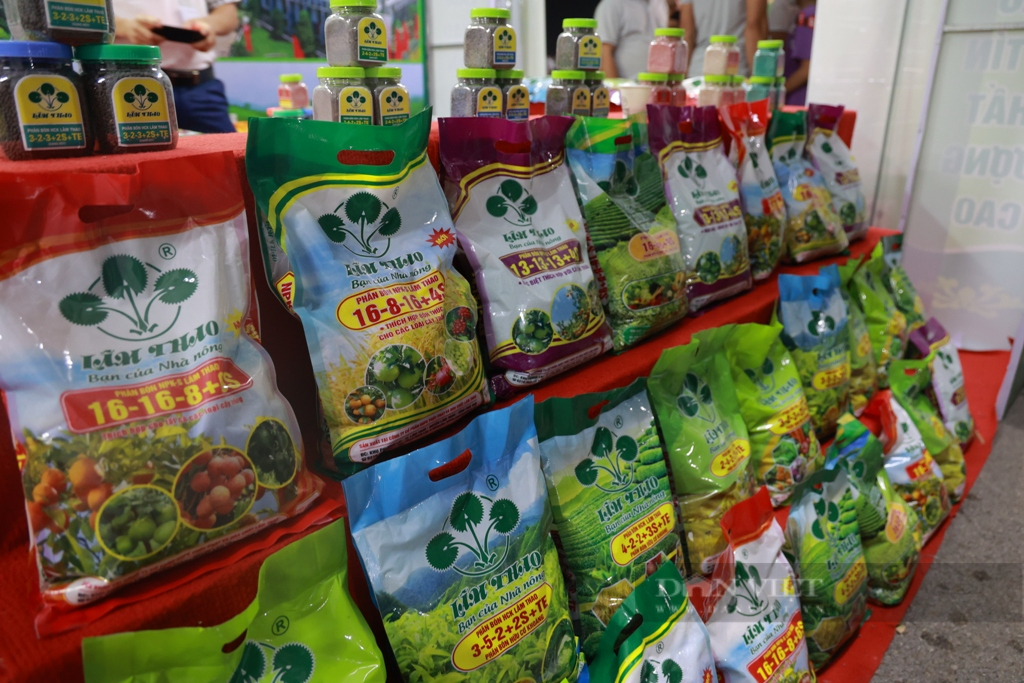 Nông dân ấn tượng với sản phẩm phân &quot;3 nhành cọ xanh&quot; tại Festival trái cây và sản phẩm OCOP Việt Nam 2022 - Ảnh 6.