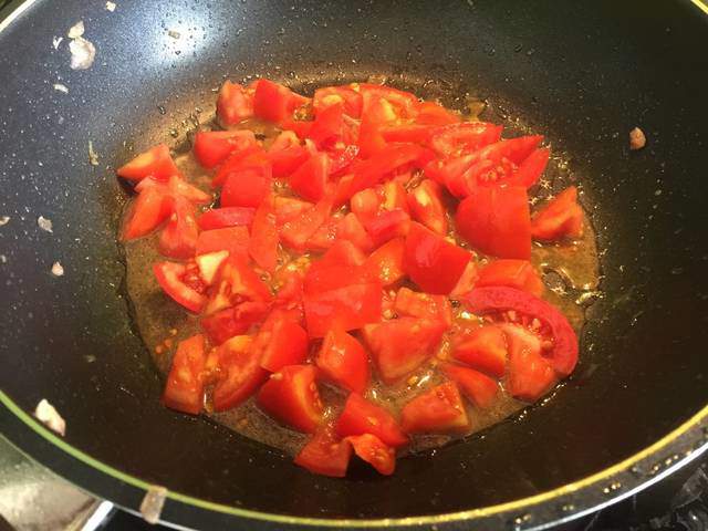 Making tomato scrambled eggs, putting eggs or tomatoes in first, many people do it wrong, so it's not delicious - Photo 4.