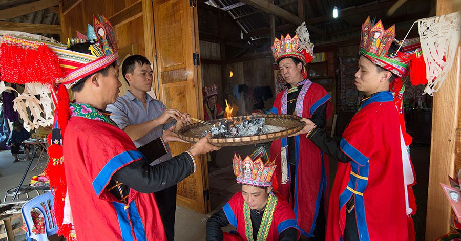 Bac Kan receives two national intangible cultural heritages