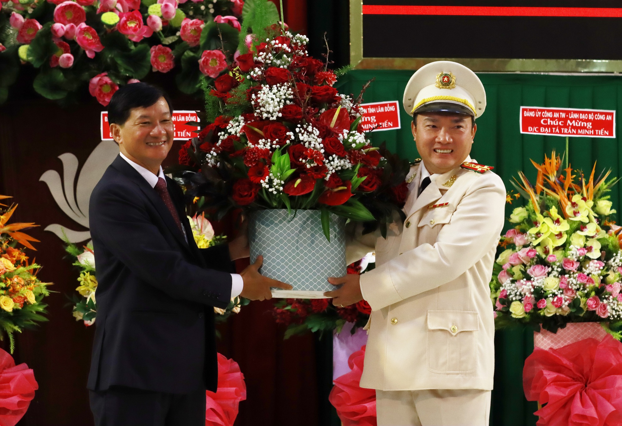 Đại tá Trương Minh Đương được bổ nhiệm chức vụ Giám đốc Công an tỉnh Lâm Đồng - Ảnh 4.