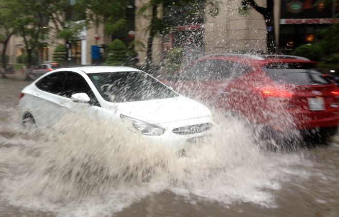 Things to do to protect flooded cars - Photo 1.