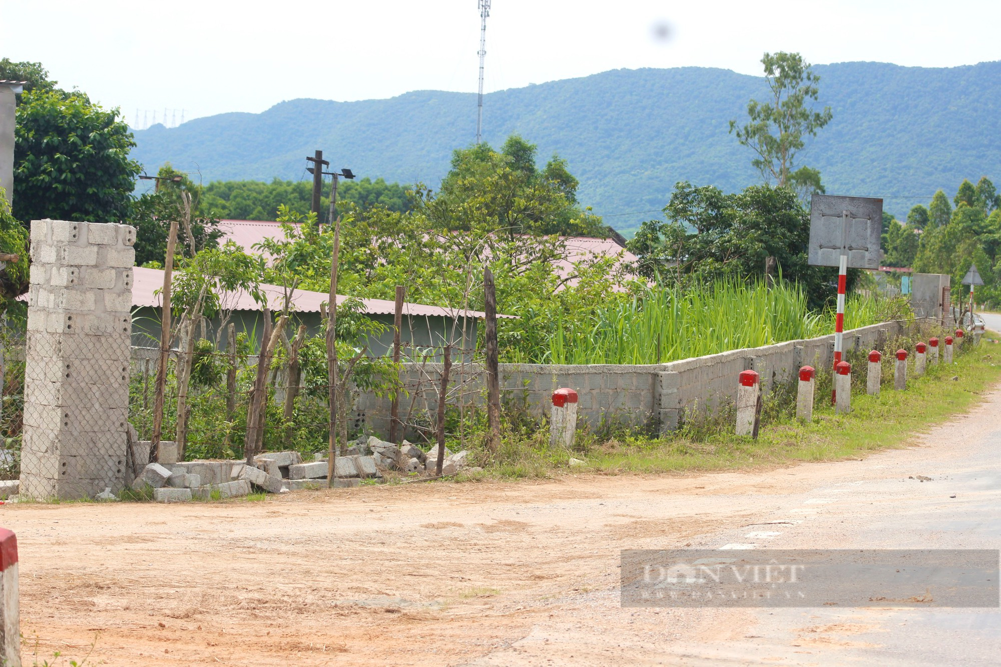 Quảng Bình: Gia đình Phó bí thư Đảng ủy xã xây công trình đón đền bù cao tốc Bắc - Nam - Ảnh 2.